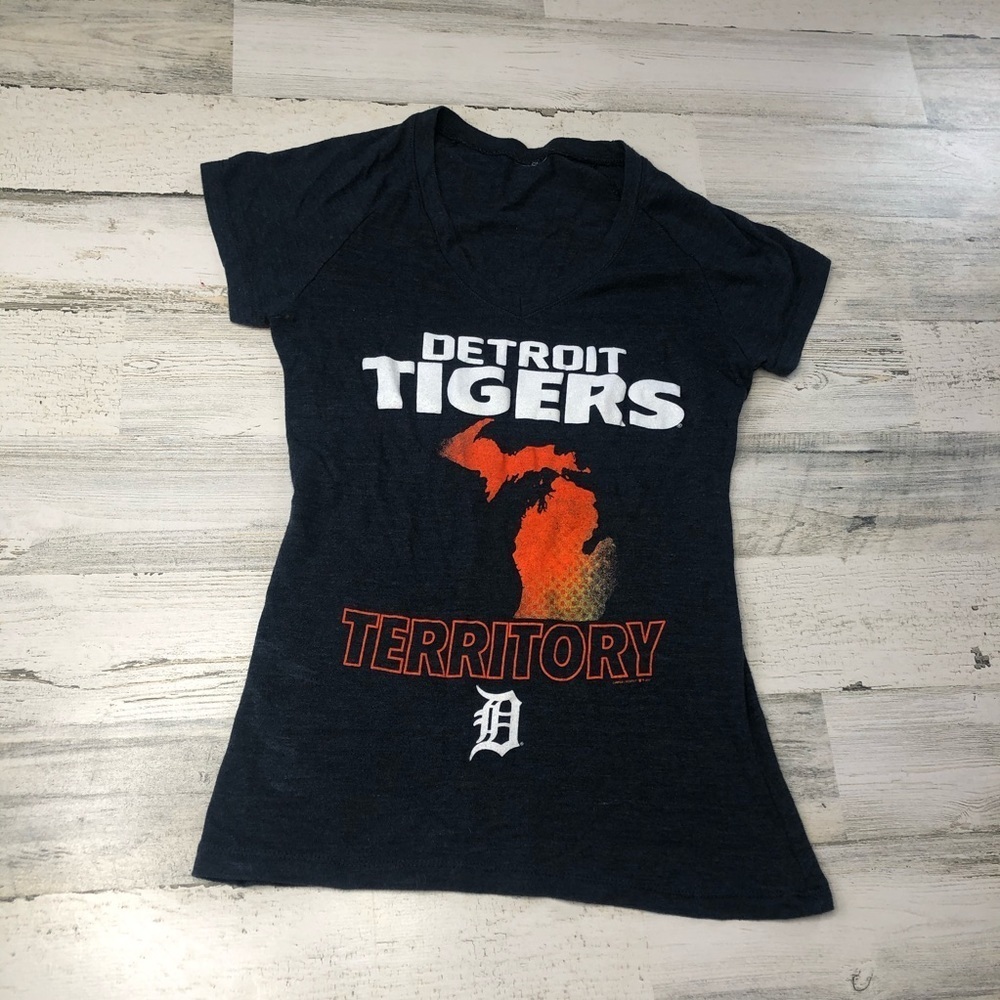 Detroit Tigers shirt women’s size small baseball